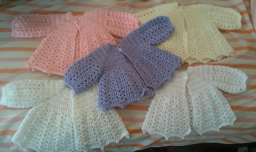 How to crochet lovely baby sweaters with free pattern